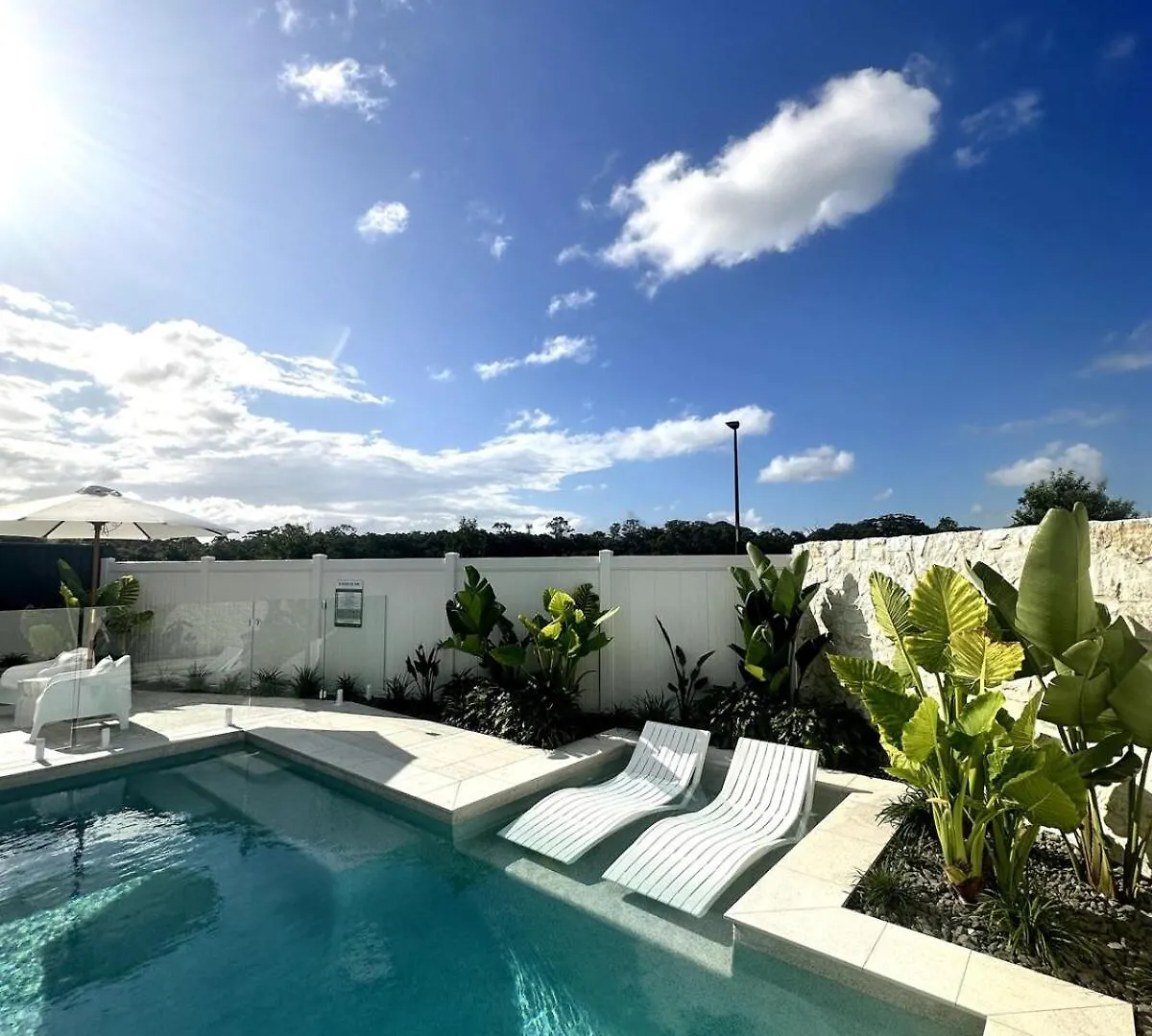 Villa Coco Haus - Luxury Family Oasis With Heated Pool Palmview Australia
