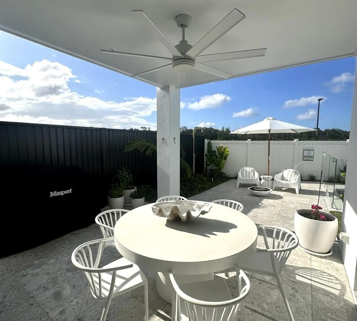 Coco Haus - Luxury Family Oasis With Heated Pool Villa Palmview 0*,  Australia